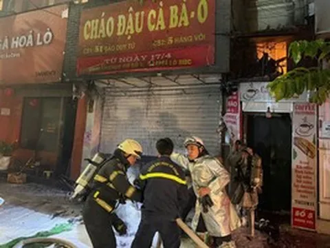 Cháy tiệm bán cháo, nhiều người được giải cứu