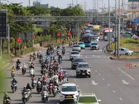 Vỉa hè cửa ngõ phía Tây TP HCM: Dẹp "điểm nóng", mở đường mưu sinh
