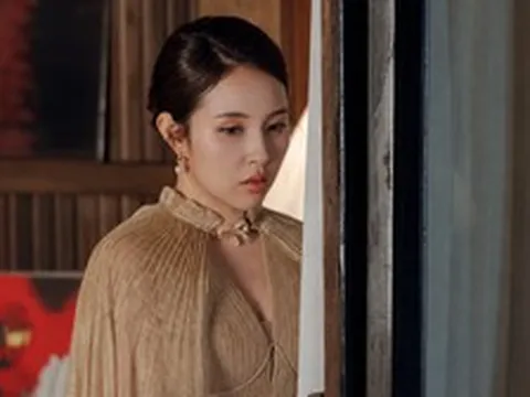 Nữ ca sĩ 35 tuổi gửi thư mời đến bố mẹ đẻ: "Bố mẹ tôi sợ quá không dám đi, chỉ nói bận"