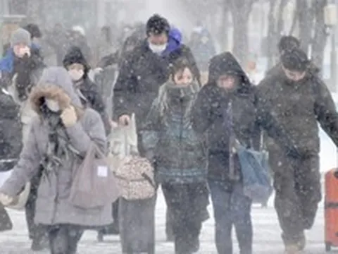 Lần đầu tiên sau 21 năm, "tuyết tháng Năm" xuất hiện ở Nhật Bản, có nơi phủ dày 2 cm