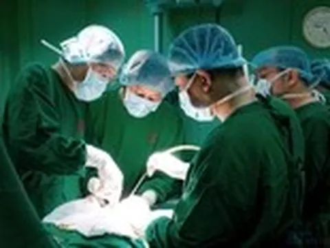 Chỉ sưng bìu, trẻ 13 tháng tuổi bất ngờ phát hiện u tinh hoàn ác tính