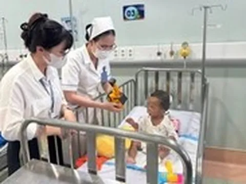 Bé trai 2 tuổi tại TP.HCM bị mẹ ruột và người tình bạo hành đã qua cơn nguy kịch