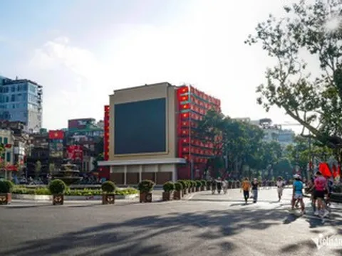 Hà Nội dựng 'xương sống' vùng phát thải thấp: Không chỉ trạm sạc, bến bãi đỗ xe