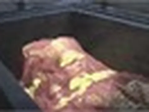 Phát hiện 'quan tài máu', chuyên gia vừa vén khăn che mặt nữ thi đã vội hét lớn: Nguy hiểm, mau rút lui!