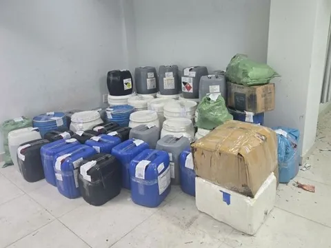 Triệt phá đường dây "phù phép" hóa chất công nghiệp thành giấm ăn ngoại nhập