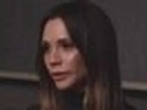 Victoria Beckham đáp trả cáo buộc của con trai