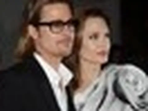 Angelina Jolie phản đòn Brad Pitt