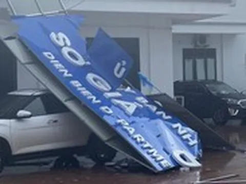 Mưa gió giật đổ biển hiệu ở Điện Biên, cảnh báo dông lốc nhiều vùng trên cả nước