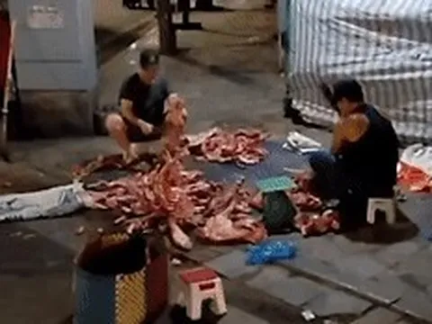 Hình ảnh lúc rạng sáng trên vỉa hè Hà Nội khiến nhiều người e ngại