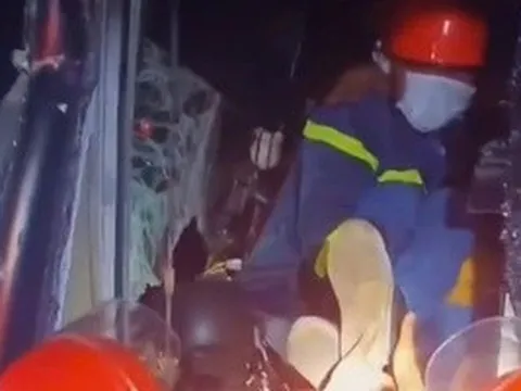 Giải cứu tài xế mắc kẹt trong cabin sau vụ tai nạn trên tuyến cao tốc Phan Thiết - Dầu Giây