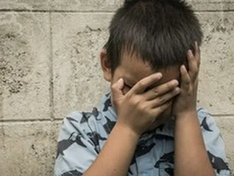 Người mẹ bị cáo buộc bạo hành con nhỏ: Bé trai bị gãy xương cả hai tay, chân và xương quai xanh
