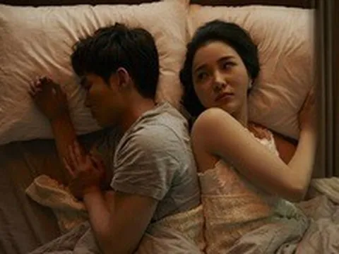Tin nhắn lúc nửa đêm từ vợ mới của chồng cũ: Hóa ra  người đàn ông "cực phẩm" cô ấy cướp được cũng chỉ có thế