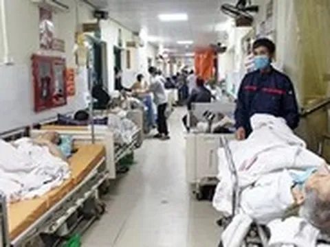 Bệnh viện đã quá tải, lại gặp khó vì bảo hiểm y tế 'treo' tiền giường