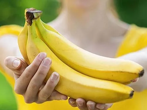 Cặp đôi ăn chuối "kiểu lạ" để chữa táo bón, bác sĩ hoảng sợ cảnh báo nguy cơ tử vong