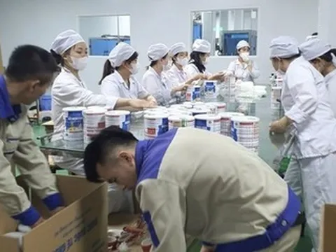 Cựu cán bộ nhận gần 3,5 tỷ đồng để lo 'chạy án' cho công ty sản xuất sữa giả