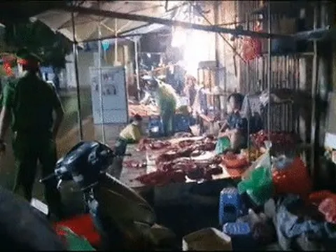 Rạng sáng đột kích 'điểm nóng' thịt, xương bò vỉa hè ở Hà Nội