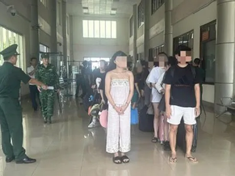 Tiếp nhận 18 người được Campuchia trao trả qua cửa khẩu Hoa Lư