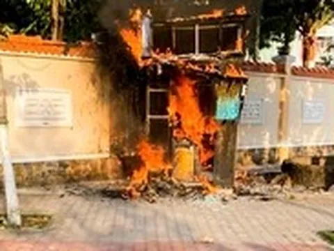 Trụ ATM của ngân hàng ở Cà Mau bị cháy rụi