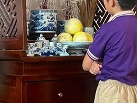 Hình ảnh đang khiến MXH cười nghiêng ngả: Mỗi mùa thi, không chỉ cha mẹ mà cả "các cụ" cũng phải "tăng ca" cổ vũ thế này đây!