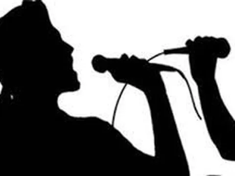 Chính quyền xã đề nghị tạm dừng karaoke, 'hát với nhau' để học sinh ôn thi