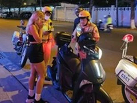 Nữ du khách Nga bị phạt vì lái xe có nồng độ cồn, không bằng lái