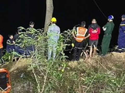 Xe khách lao xuống vực trên quốc lộ 19, 1 người chết, nhiều người bị thương