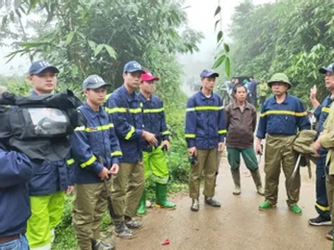 Công an xã cùng gần 300 người tìm thấy ông Tá sau nhiều ngày mất tích