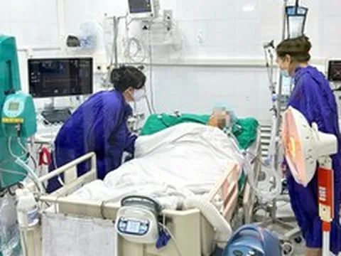 Mẹ già, vợ trẻ bật khóc tiễn đưa nam shipper hiến tạng cứu người