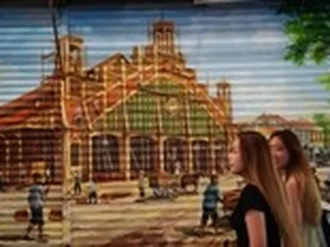 Chợ 100 năm tuổi ở TP.HCM ‘thay áo mới’ dịp 50 năm thành phố mang tên Bác