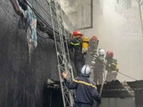 Tìm thấy 1 thi thể trong vụ cháy nhà hàng ở Hà Nội