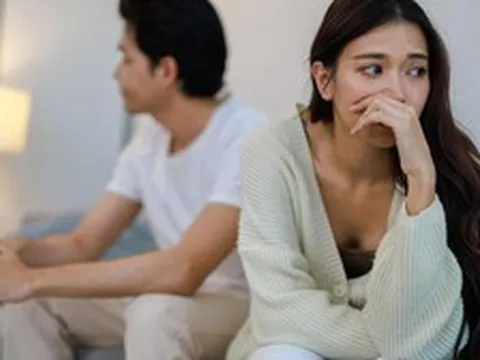 Chồng có quyền chu cấp cho bố mẹ mà không cần hỏi vợ không? Tôi hỏi câu đó và suýt mất chồng