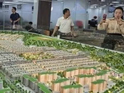 Giá nhà Hà Nội 'soán ngôi' so với TP.HCM, căn hộ vừa túi tiền gần như 'tuyệt chủng'