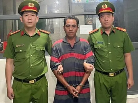 Em dùng ghế tấn công CSGT để giải cứu anh trai vi phạm nồng độ cồn