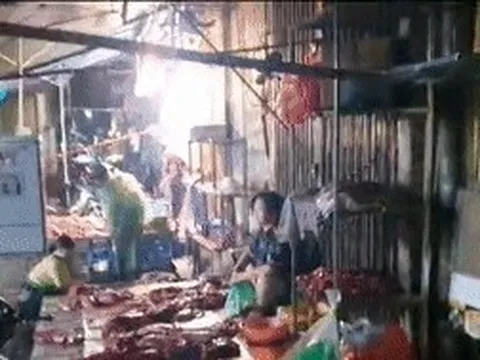 Xử lý điểm bán thịt, xương bò ở vỉa hè Hà Nội, phạt gần 30 triệu đồng