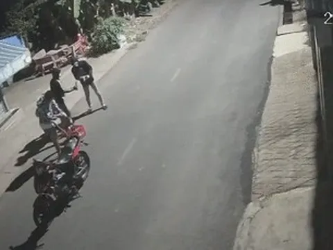 Công an truy tìm nhóm thanh niên giữa đêm ném 'bom xăng' vào nhà dân
