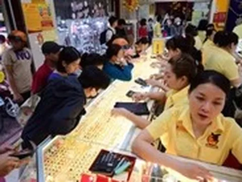 Đọc nhanh 13-5: Giá dầu vọt lên, vàng bạc vẫn tăng mạnh, chứng khoán ra sao?