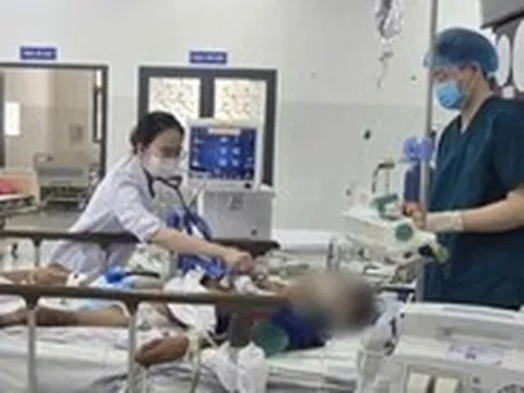 Ê kíp bác sĩ luân phiên từ đất liền cùng bác sĩ tại Côn Đảo cấp cứu thành công ca bệnh nguy kịch