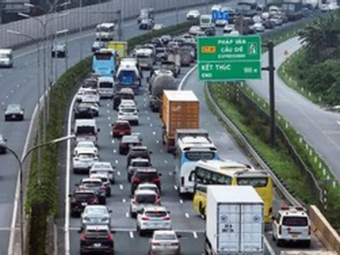 Đề xuất phạt 4-6 triệu đồng với tài xế chuyển làn sát đầu xe khác trên cao tốc