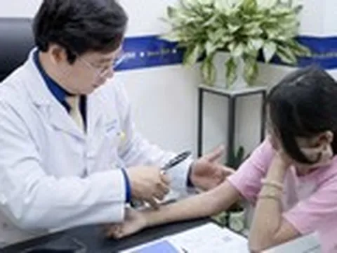 Nhiều người viêm da, mẩn ngứa khi đi bơi: Bác sĩ chỉ cách phòng tránh