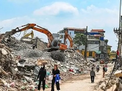 Cận cảnh giải phóng mặt bằng các cây cầu bắc qua sông Hồng
