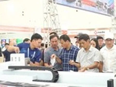 Từ giấy, bao bì đến quảng cáo: Kích hoạt những cú bắt tay tỉ USD