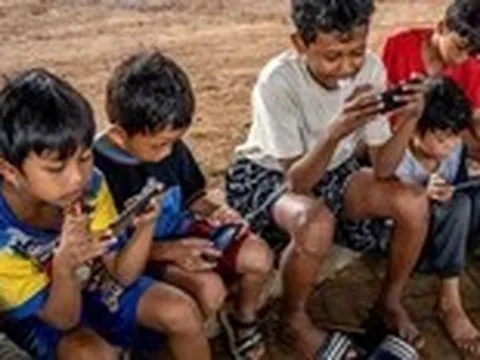 Làn sóng cấm trẻ em dùng mạng xã hội: Đông Nam Á bảo vệ trẻ em trước mặt trái mạng xã hội
