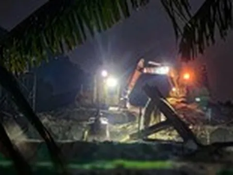 Mỏ cát ‘khủng’ hoạt động bơm rửa cát xuyên đêm trái phép ở Khánh Hòa