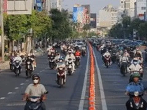 Ngỡ ngàng cảnh dòng xe 'băng băng' trên đường Cộng Hòa trước ngày đảo chiều