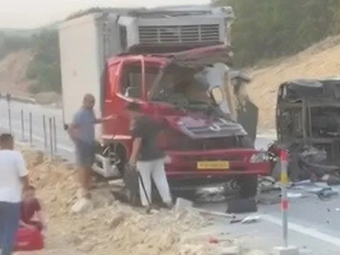 Tai nạn trên tuyến cao tốc Cam Lộ - La Sơn, 2 người tử vong