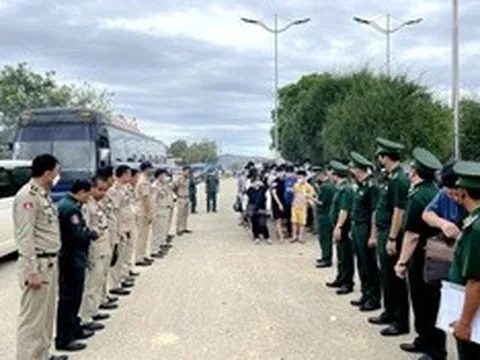 Cảnh giác trước lời mời chào ra nước ngoài "việc nhẹ lương cao"