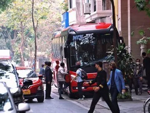 Đề xuất mở rộng phạm vi cấm xe trên 16 chỗ giờ cao điểm tại phường trung tâm Hà Nội