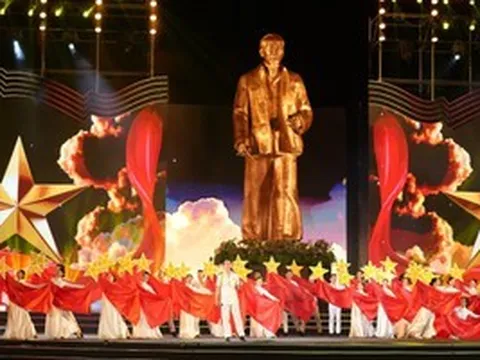Đặc sắc Lễ hội Làng Sen