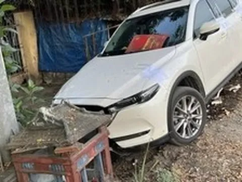 Nữ tài xế Trung Quốc tông sập quán nước, kéo lê chủ quán tử vong