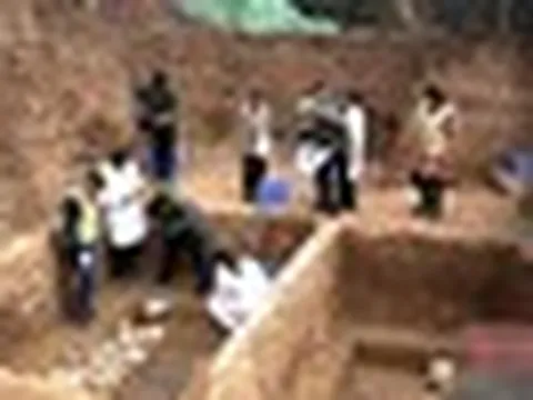 Mở mộ cổ 2.400 năm, chuyên gia sững sờ trước vật thể 'xuyên không', vội nói: "Mau gọi điện tới Bắc Kinh!"
